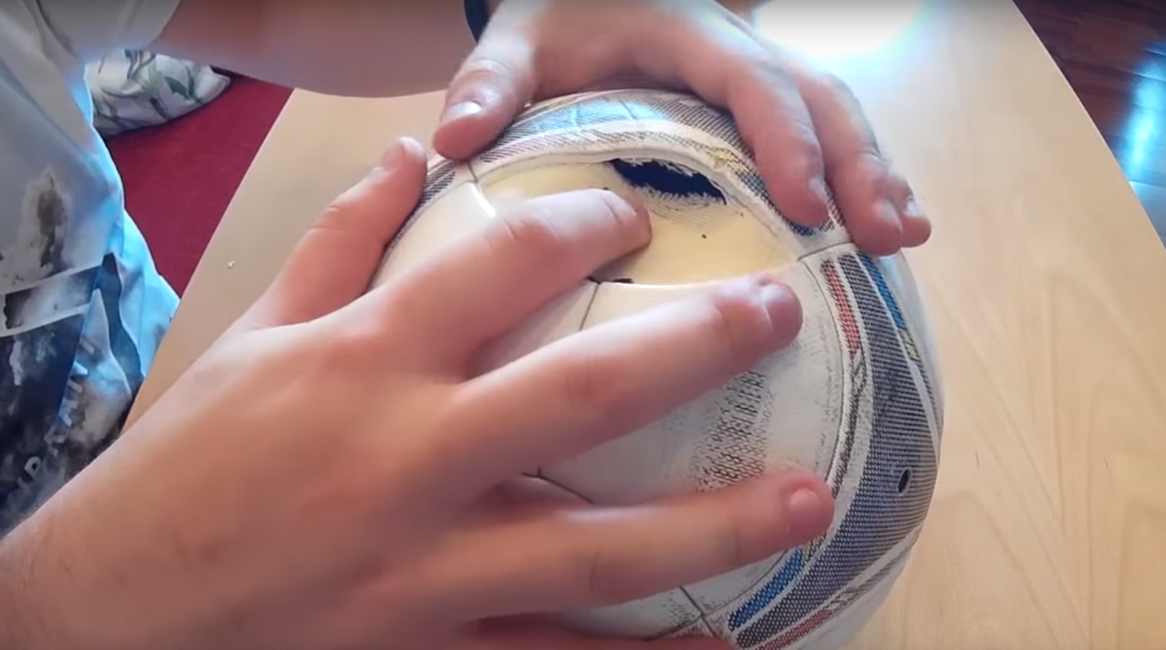 Как отремонтировать футбольный мяч?