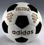Перший м'яч із серії "танго" - Adidas Telstar 1970 року. Прообраз м'яча Євро 2012 "Танго 12"