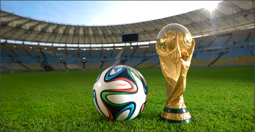 Мяч ЧМ2014 Adidas Brazuka и кубок Чемпионата Мира по футболу.