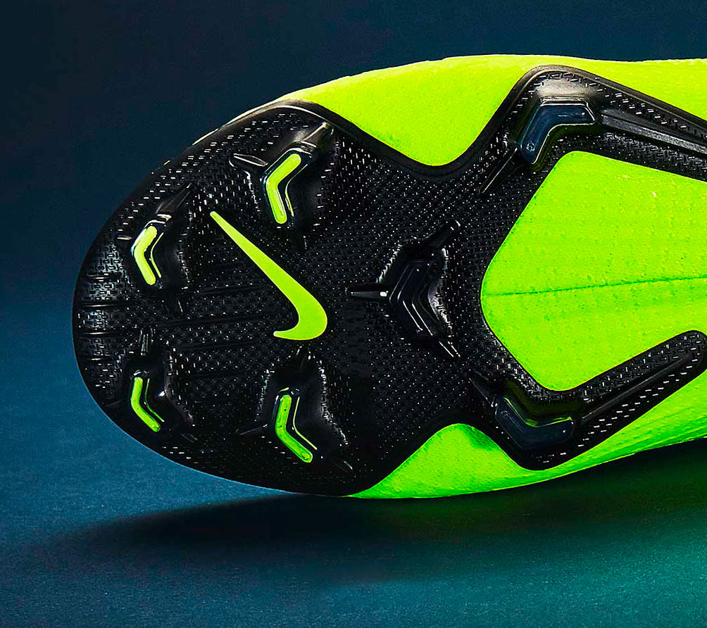 дизайнеры Nike любят яркие цвета типа Volt