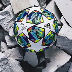 Футбольные мячи Adidas