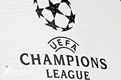 Крупный план эмблемы Лиги Чемпионов на мяче Adidas FINALE 15 
