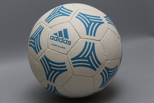 Футбольный мяч повышенной прочности Adidas Tango Street All Around | BP7773 BP7773