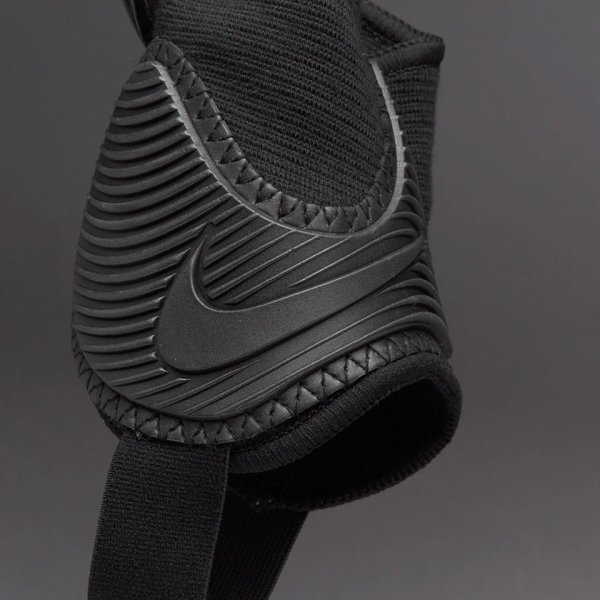 Футбольные щитки Nike Protegga Flex SP0313-010