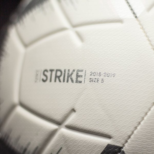 Футбольний м'яч Nike Strike SC3496-100