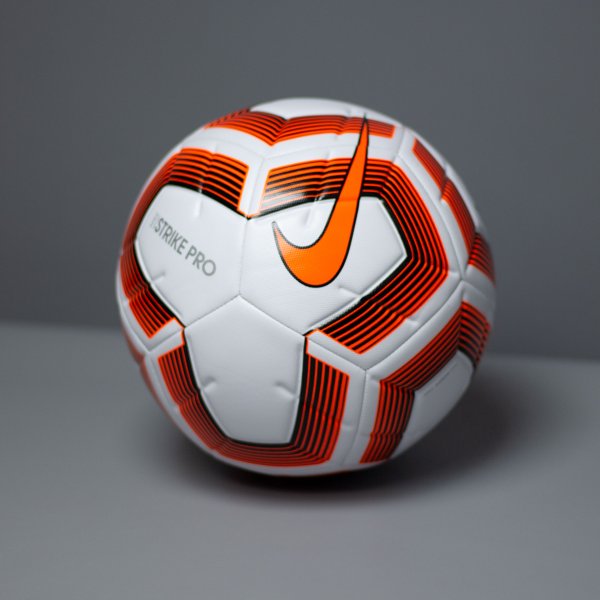 Футбольний м'яч Nike Strike FIFA Розмір-5 SC3539-101 - зображення 4