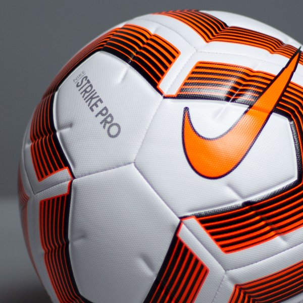 Футбольний м'яч Nike Strike FIFA Розмір-5 SC3539-101 - зображення 3