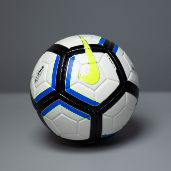 Дитячий футбольний м'яч Nike Strike 290 грам | Розмір·4 SC3485-100