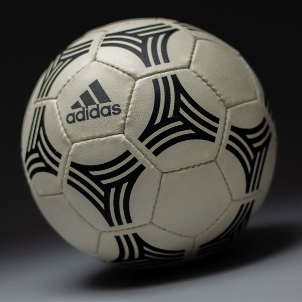 Футбольний м'яч підвищеної міцності зі зниженим відскоком Adidas Tango Sala Street Skilz AZ5192