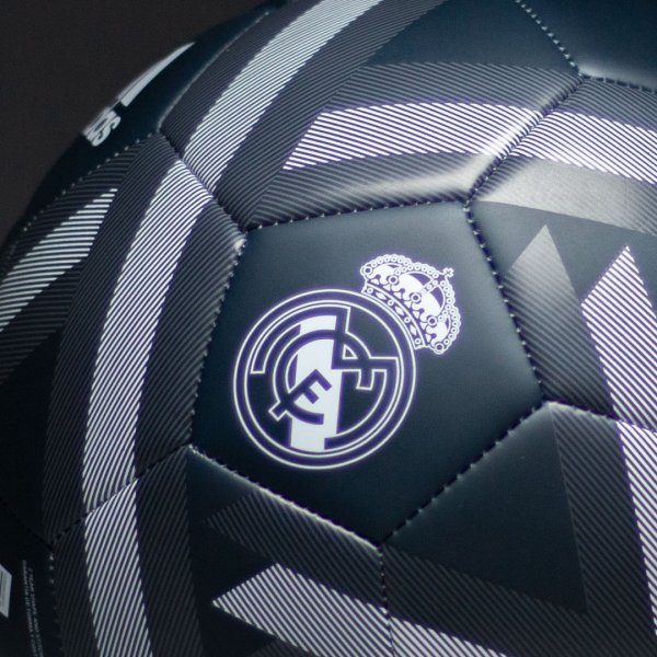 Футбольний м'яч Adidas Real Madrid CW4157