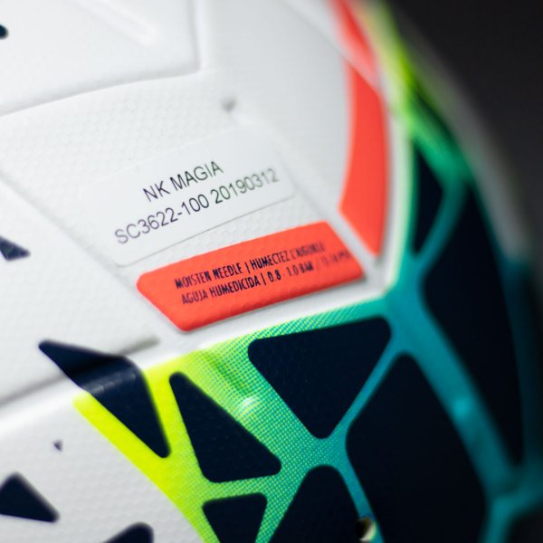 Футбольний м'яч Nike Magia FIFA PRO SC3622-100