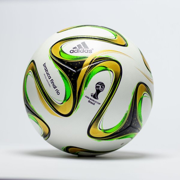 Коллекционный мяч чемпионата мира 2014 Adidas Brazuca Final Rio OMB AG84000