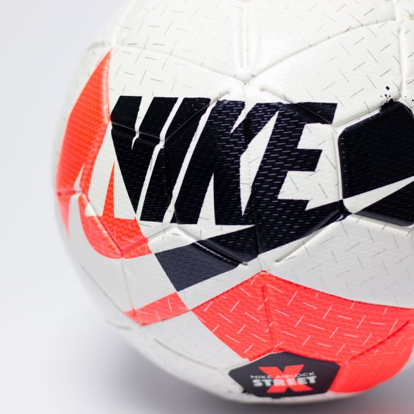 Футбольний м'яч Nike Airlock Street X №5 SC3972-100 #4