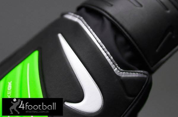 Вратарские перчатки Nike GK Match (зеленые)