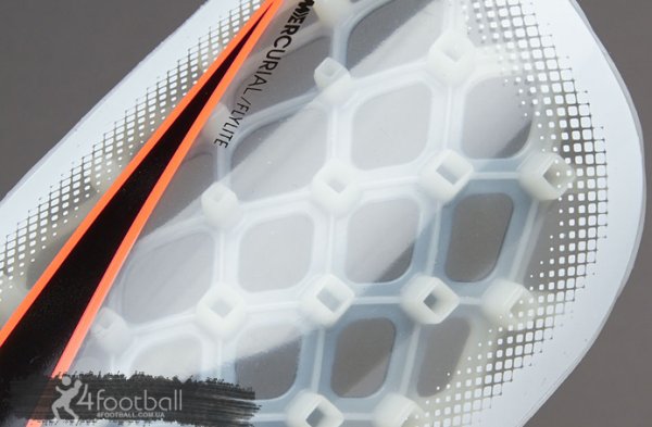 Футбольные щитки Nike Mercurial - FLYLITE SP0291-920