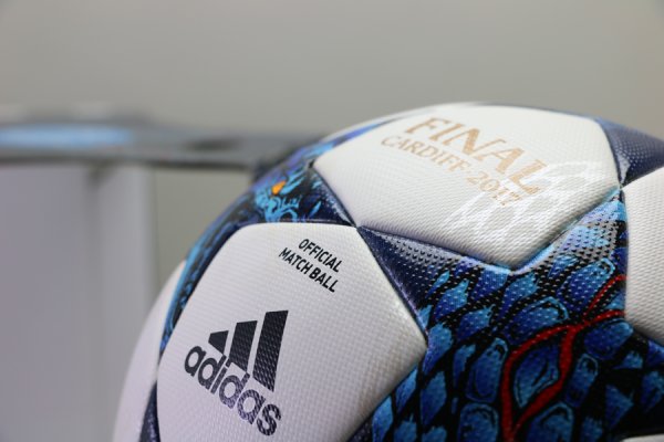 Футбольний м'яч Adidas Finale 2017 CARDIFF OMB - Профи | AZ5200 AZ5200 - зображення 4