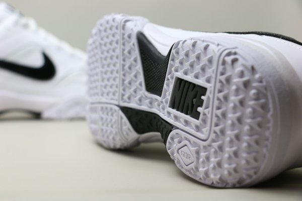 Кроссовки для тениса Nike Court Lite Omni 845027-100 845027-100